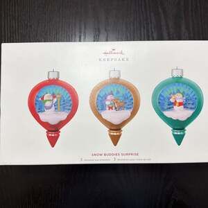 Hallmark Keepsake 2019 Snow Buddies Musical Surprise Magic Ornament Set